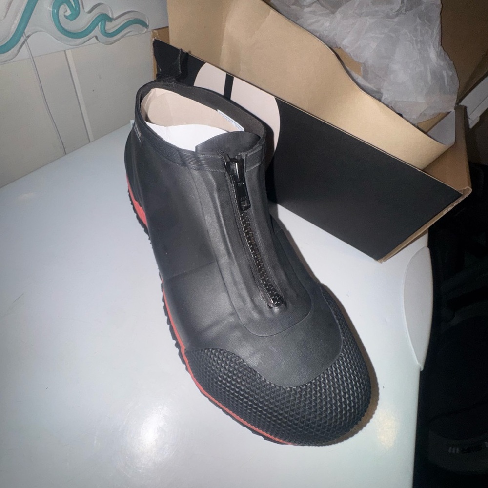 Bogs Men's Black and Red Overshoe Zip Boots